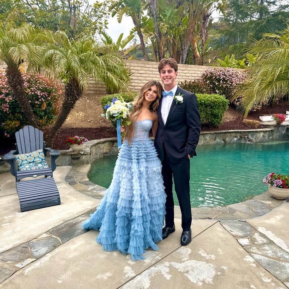 Elegant Blue Ruffled Prom Dress - Picture 1 of 3